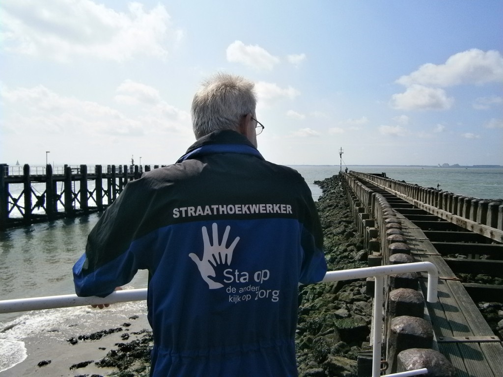 Aan de overkant van de Westerschelde liggen Zeeuws-Vlaanderen en België, waar hij als verpleegkundige heeft gewerkt, maar ook verslaafd is geraakt aan alcohol.