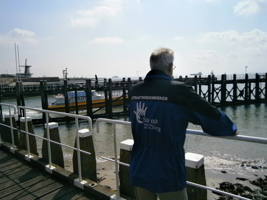 Cassie raakte de goede koers in zijn leven kwijt, en dreigde te verdrinken in zijn alcohol. Gelukkig kwam de reddingsboot nog net op tijd. Die heeft hem in de veilige haven geloodst.